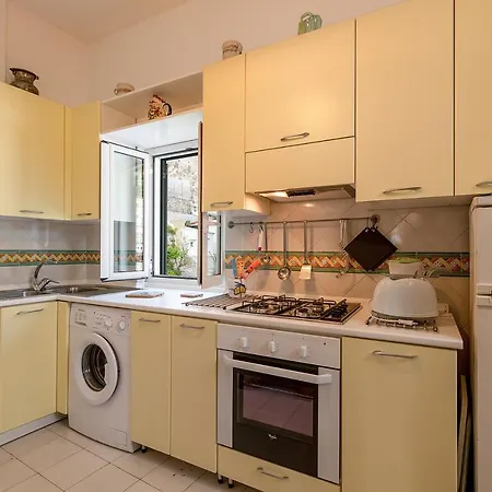Apartment Centre Flats *